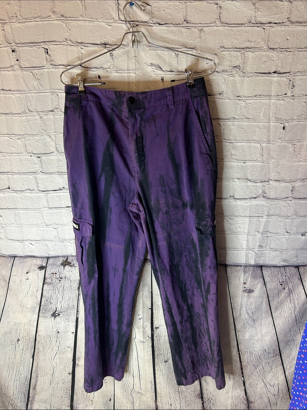 Petals and Peacocks purple tye dye cargo pants size 7 junior women’s